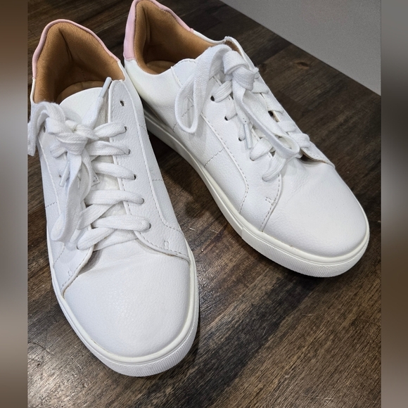 DV By Dolce Vita Anibel Court Sneakers - Picture 3 of 9